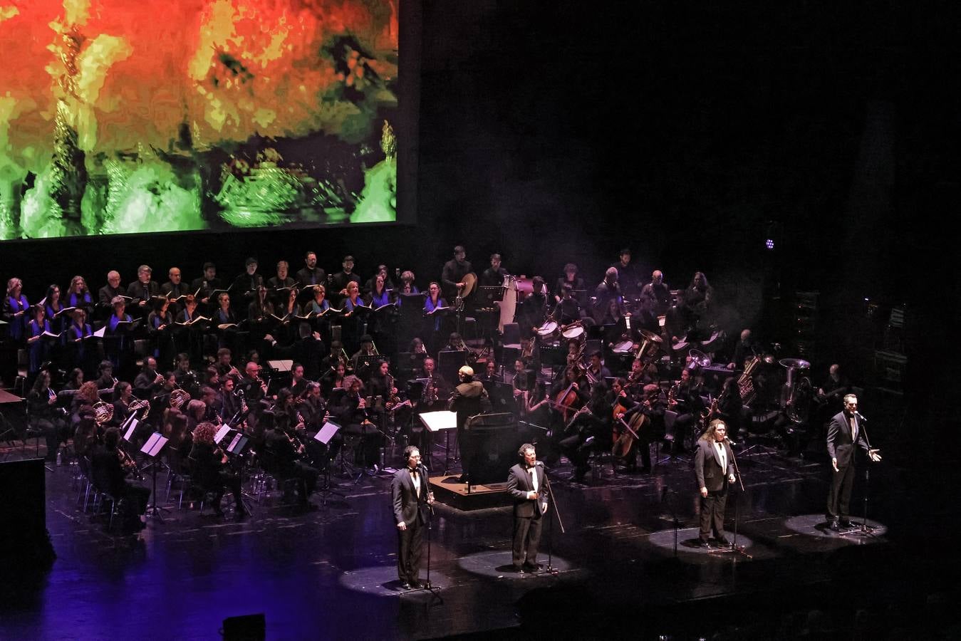 Cantores de Híspalis durante el concierto en Fibes