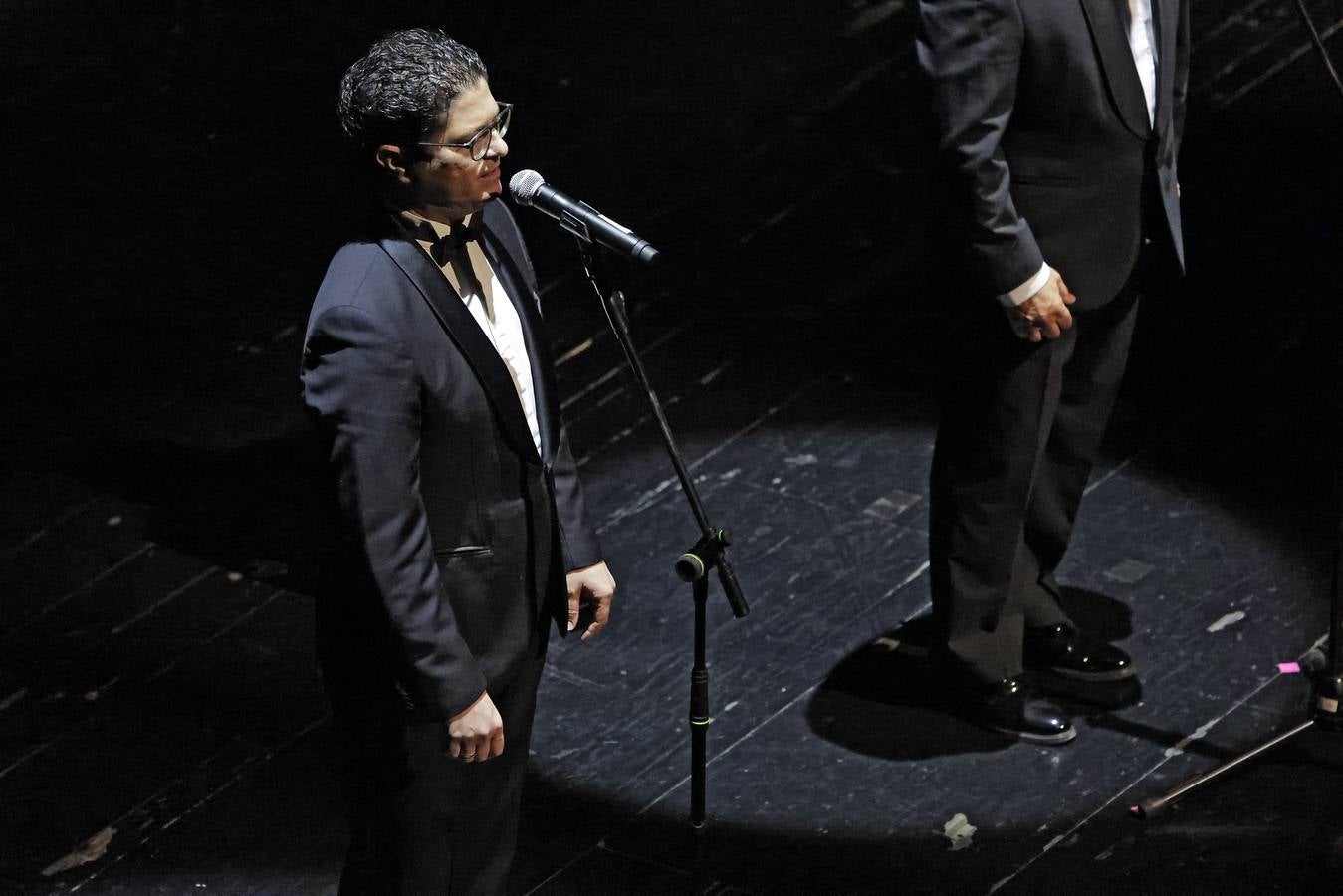 Cantores de Híspalis durante el concierto en Fibes