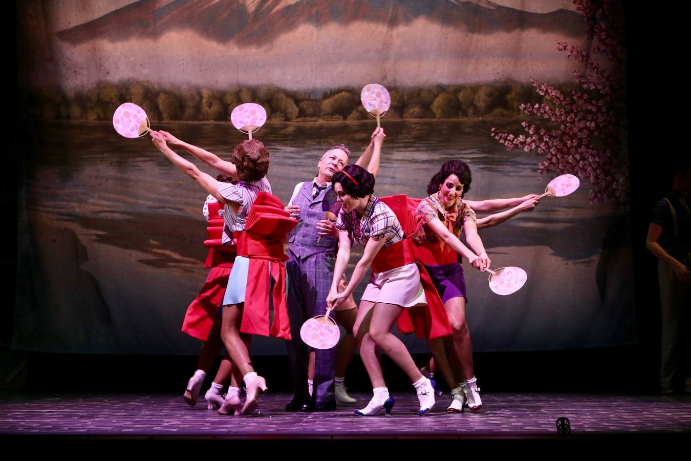 Momento del ensayo previo al estreno en el Maestranza de la zarzuela 'La verbena de la Paloma'