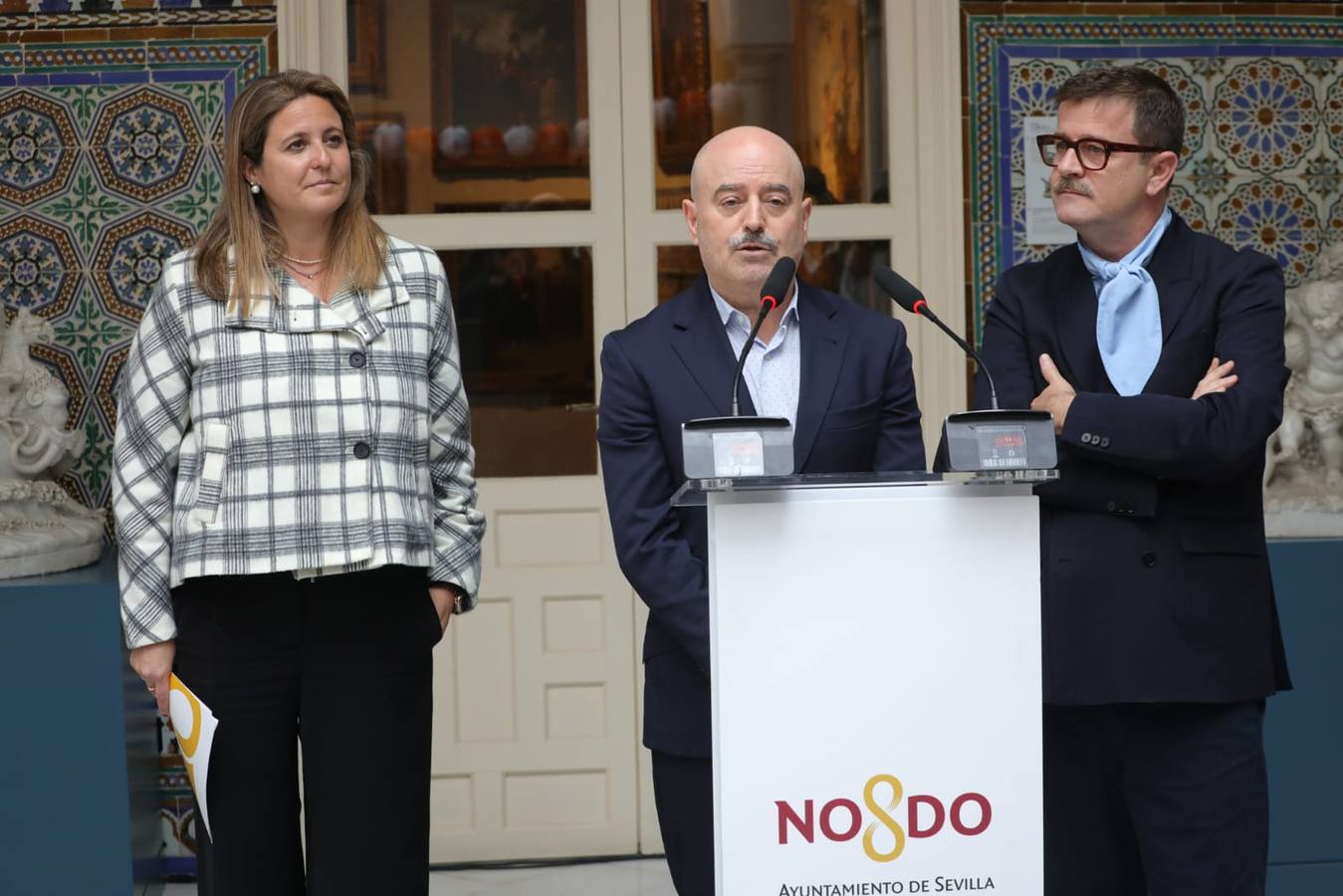 La exposición incluye estilismos que han desfilado en pasarelas de Nueva York, Tokio o Barcelona