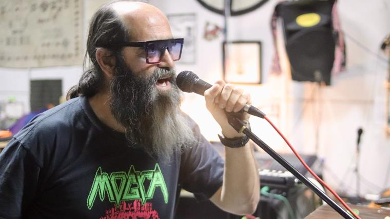 Manuel Chaparro, voz de Califato 3x4
