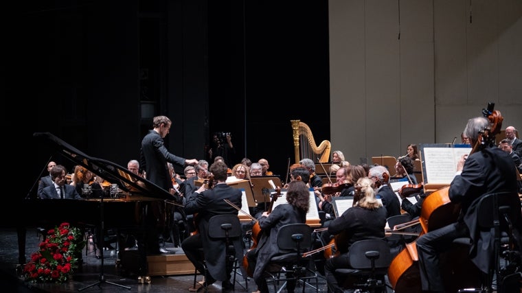 Iván Martín (piano) y Pablo González (dirección)