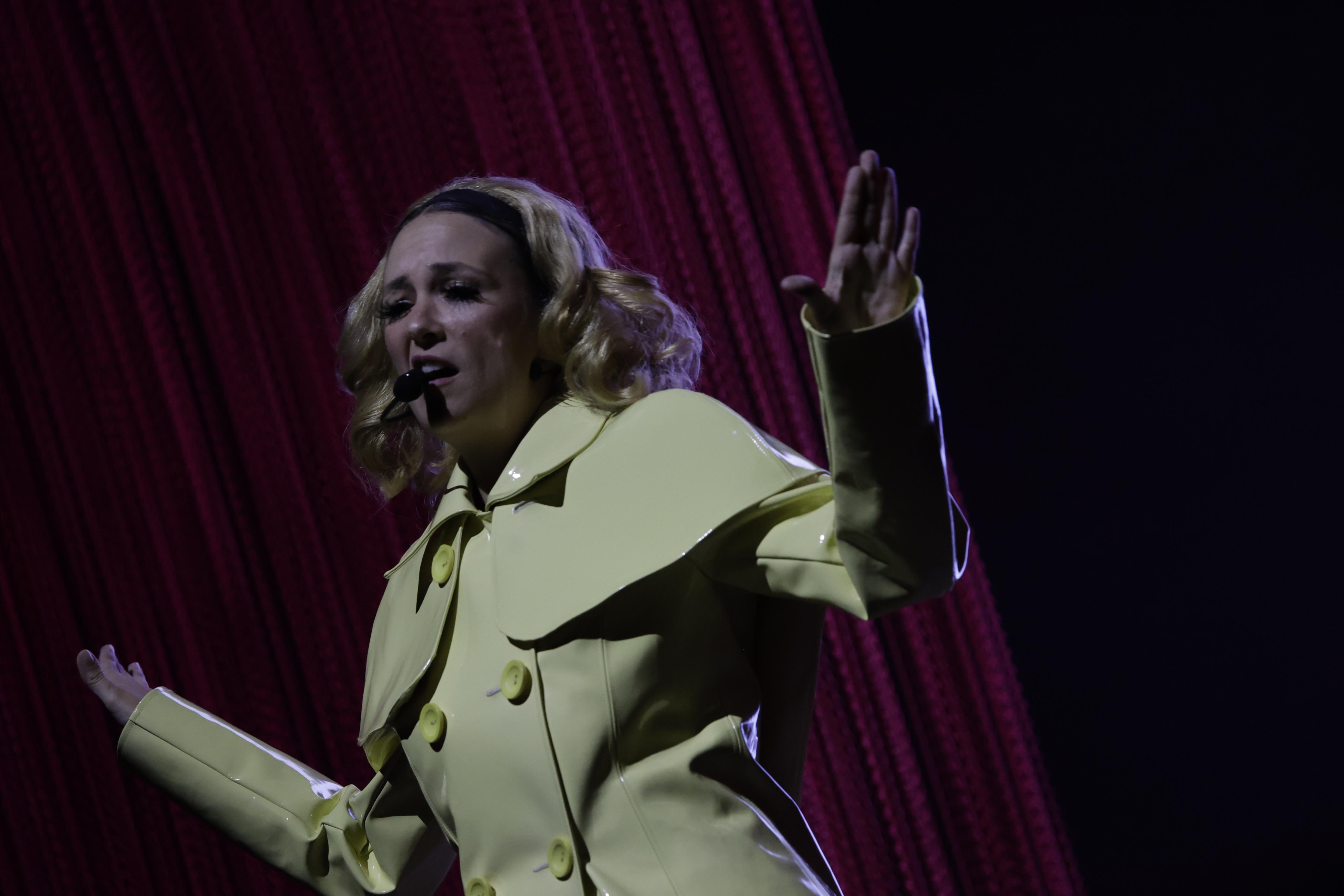 Rigoberta Bandini en la Plaza de España
