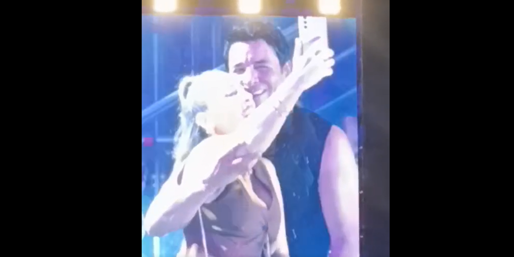 El regalo de chayanne a una fan en sevilla: «todos tenéis pareja menos yo»