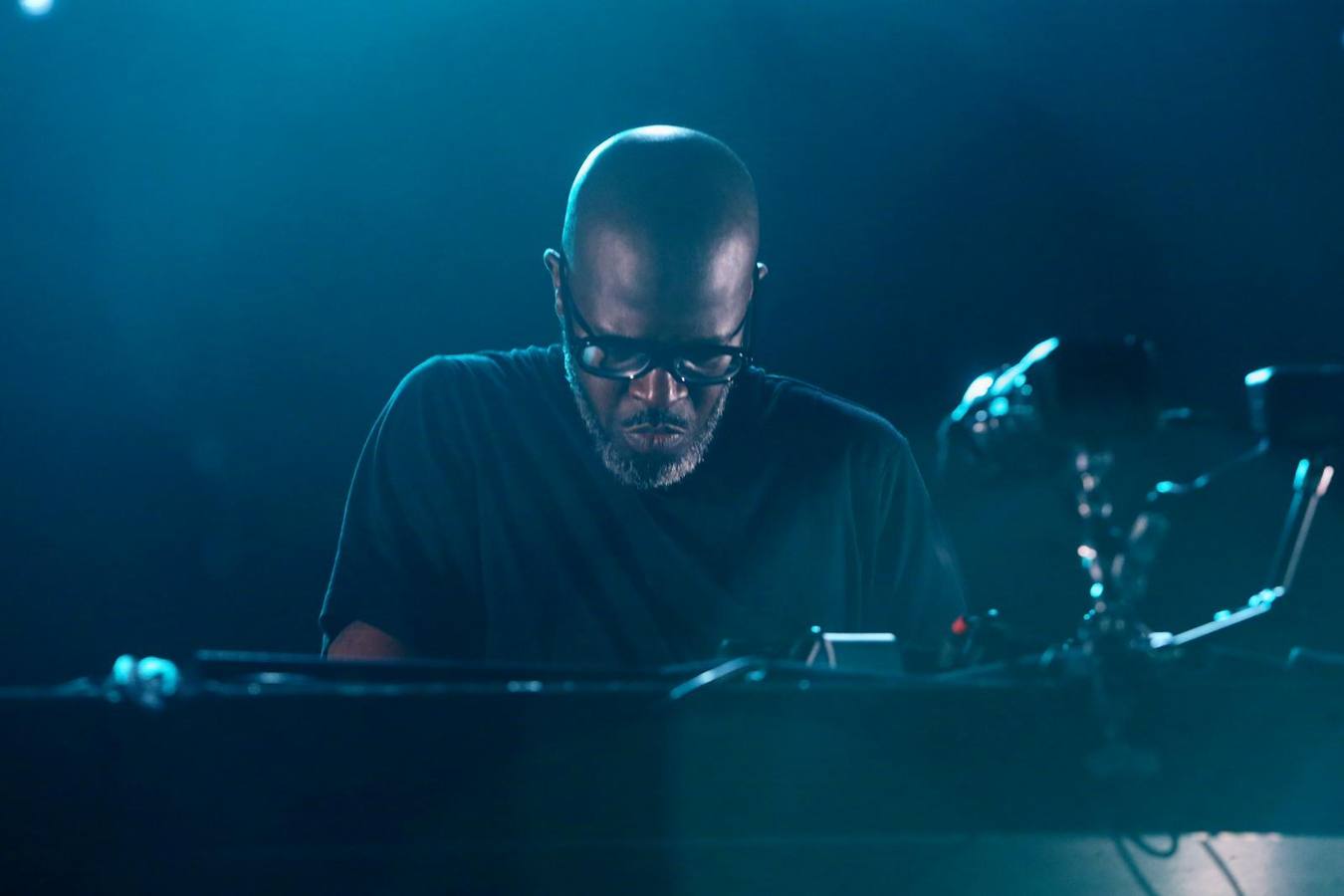 La música electrónica llenó la Plaza de España de Sevilla este domingo