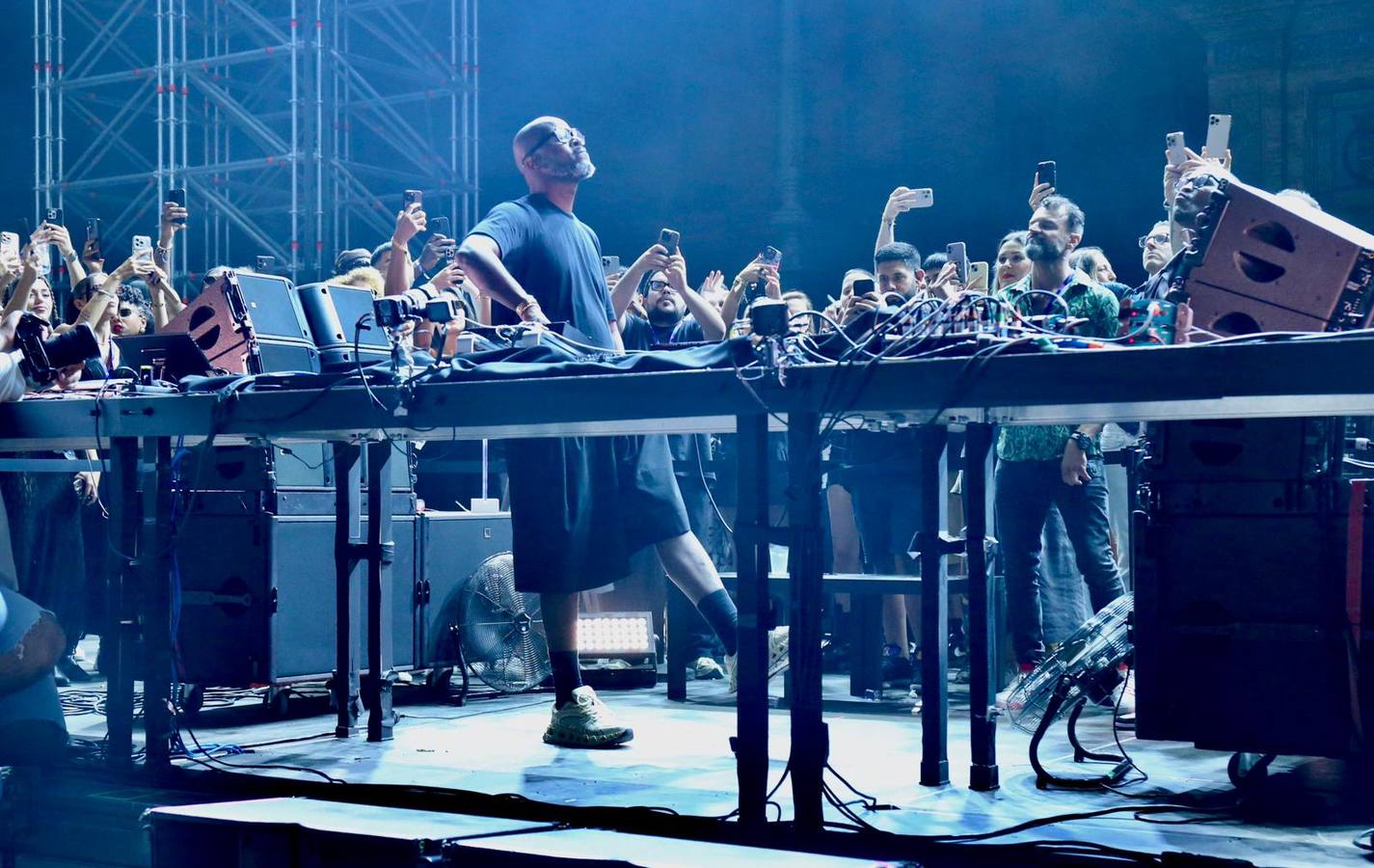 La música electrónica llenó la Plaza de España de Sevilla este domingo
