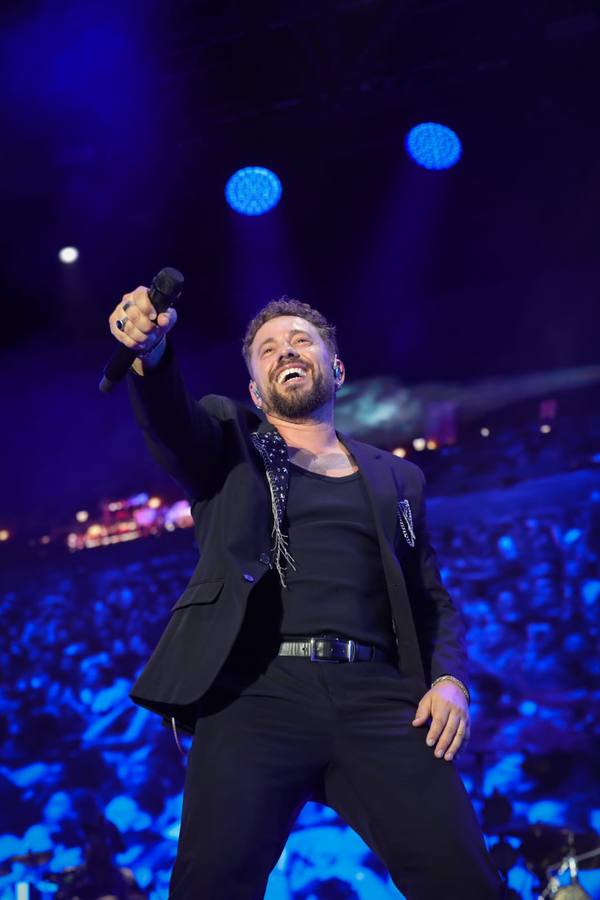 Las míticas canciones de Los Caños fueron coreadas por toda la Plaza de España 