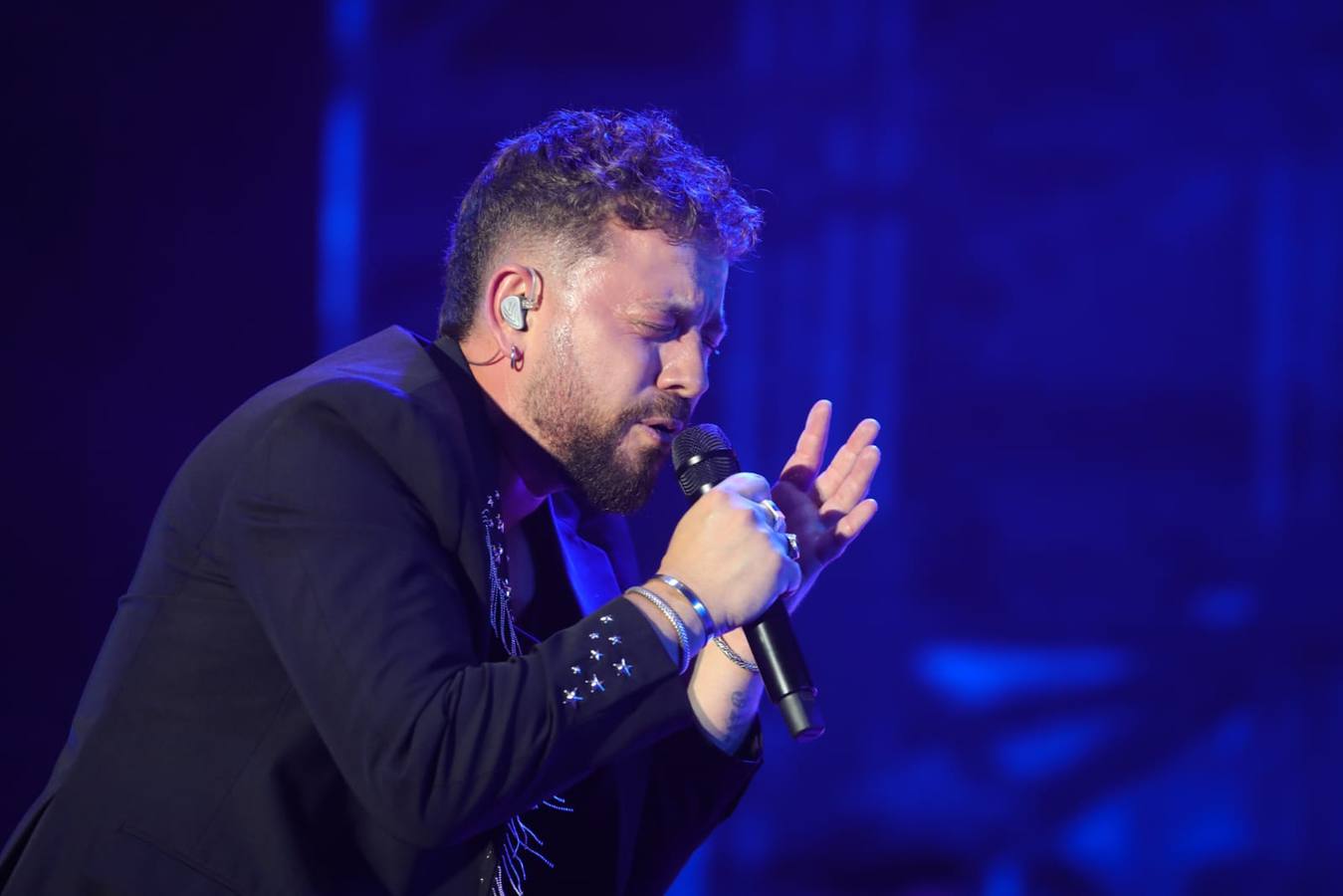 Las míticas canciones de Los Caños fueron coreadas por toda la Plaza de España 