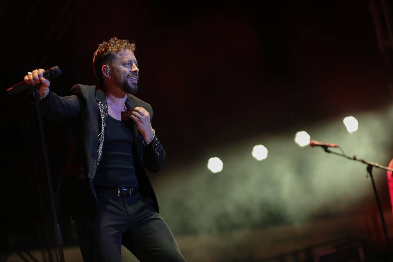 Las míticas canciones de Los Caños fueron coreadas por toda la Plaza de España 