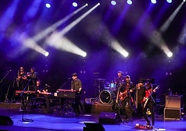 Concierto de Andrés Calamaro en el auditorio del Cartuja Center CITE de Sevilla, en imágenes