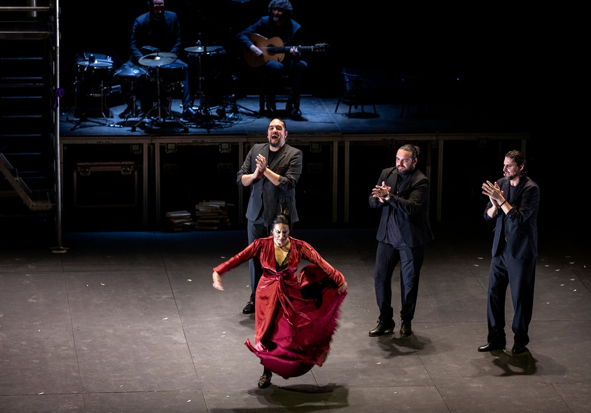 Mercedes de Córdoba en uno de los momentos de la obra 'Las olvidadas' (A las sin sombrero)