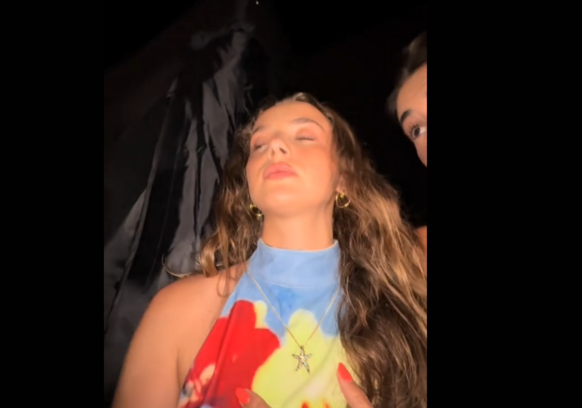 Fabiana Sevillano segundos antes de subirse al escenario con Lola Índigo