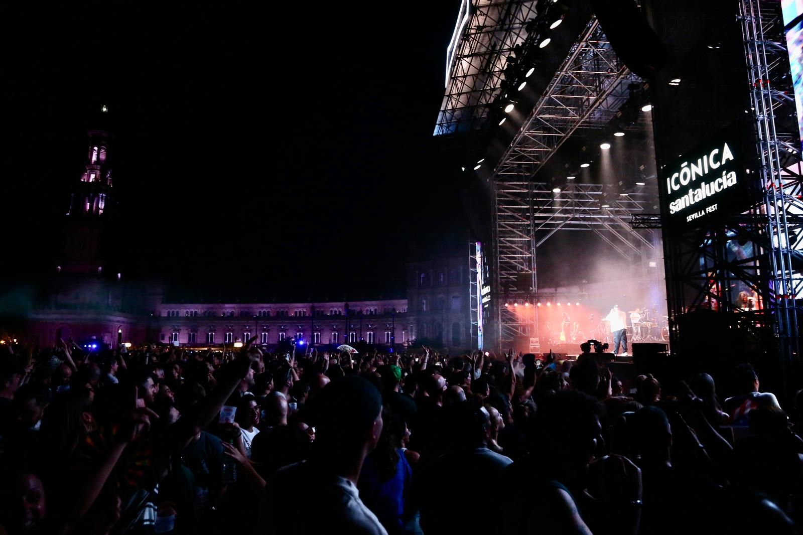Actuación de Residente, en la noche del jueves en la Plaza de España