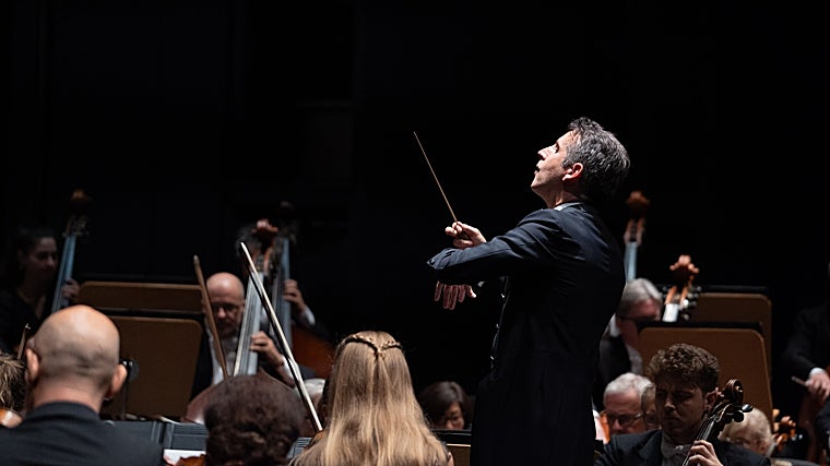 Lucas Macías dirige a la ROSS