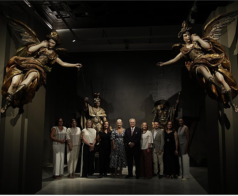 Dos ángeles lampararios de Pedro Duque Cornejo