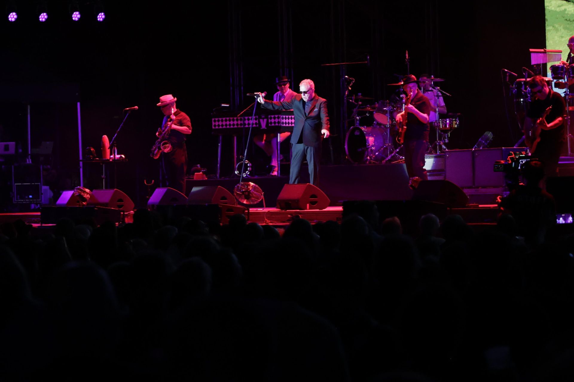 Madness interpretaron sus éxitos más famosos en Sevilla 