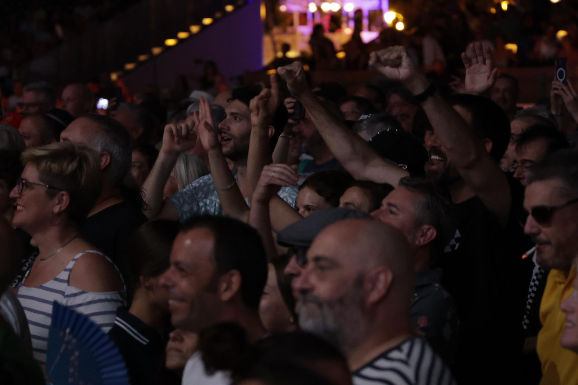 Ambiente en el concierto de Madness en la Plaza de España