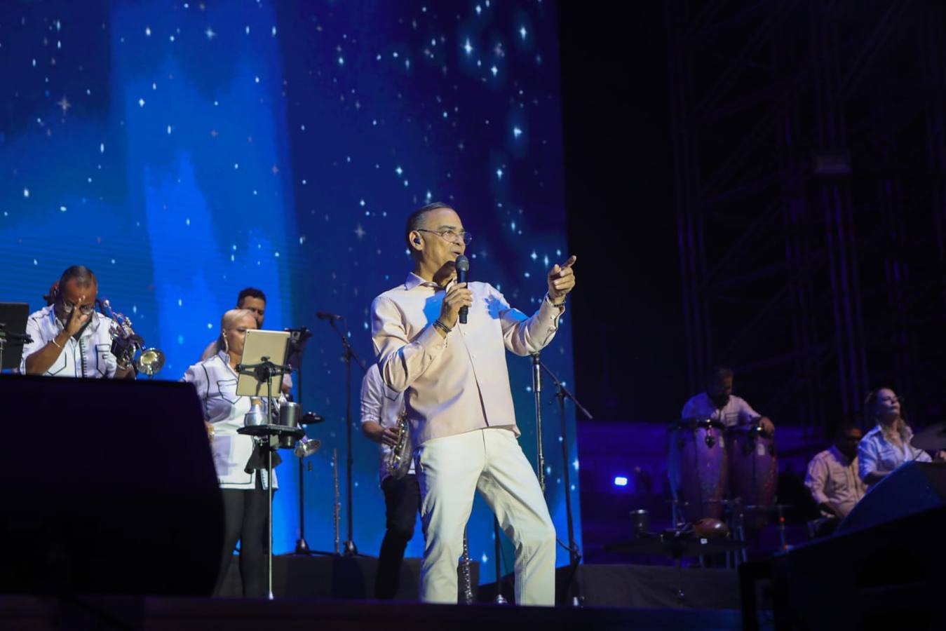 Gilberto Santa Rosa durante su concierto en Icónica Santalucía Sevilla Fest