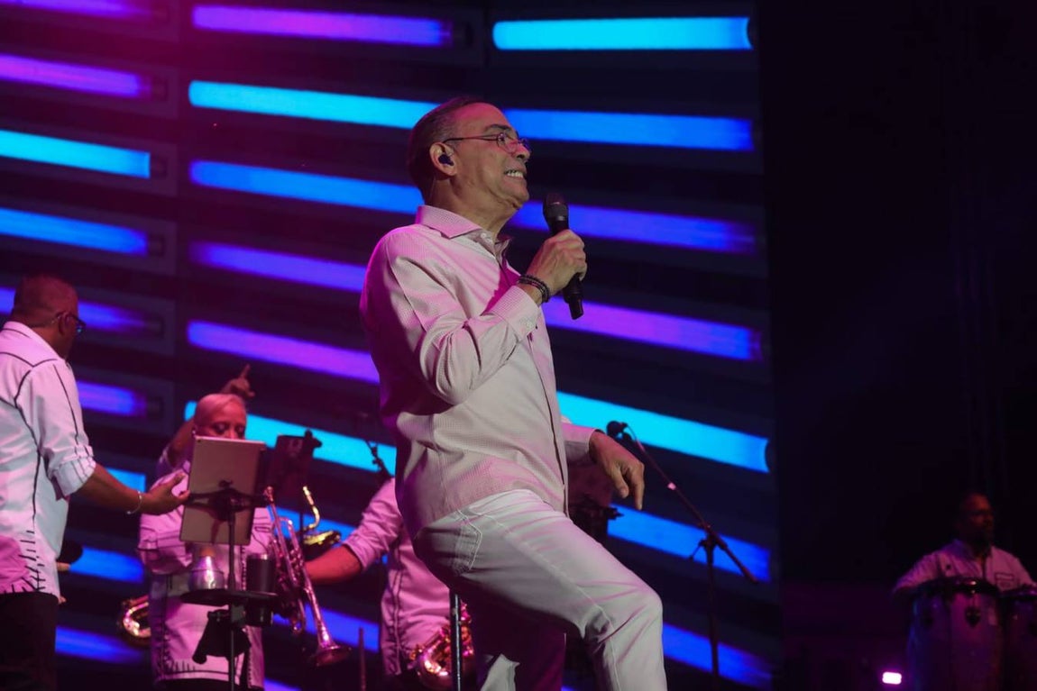 El artista portorriqueño ha puesto a bailar a la Plaza de España con su salsa y boleros 