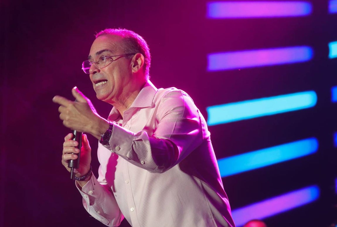 El artista portorriqueño ha puesto a bailar a la Plaza de España con su salsa y boleros 