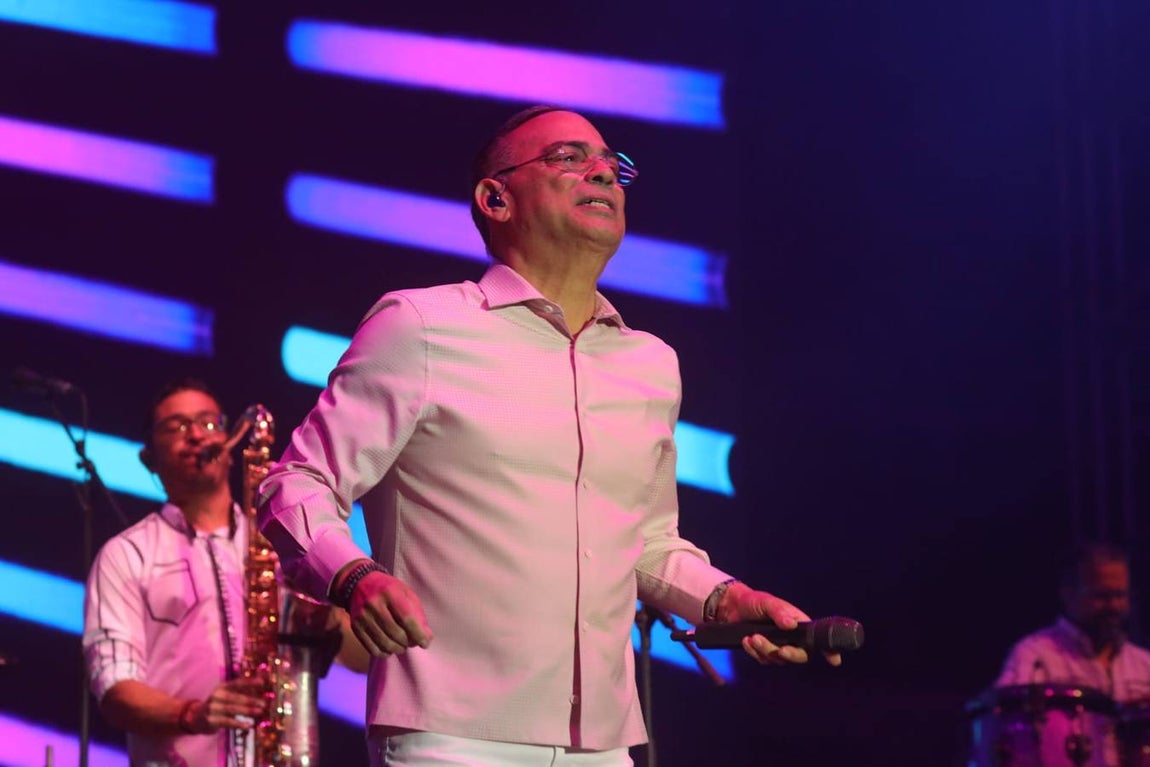 El artista portorriqueño ha puesto a bailar a la Plaza de España con su salsa y boleros 
