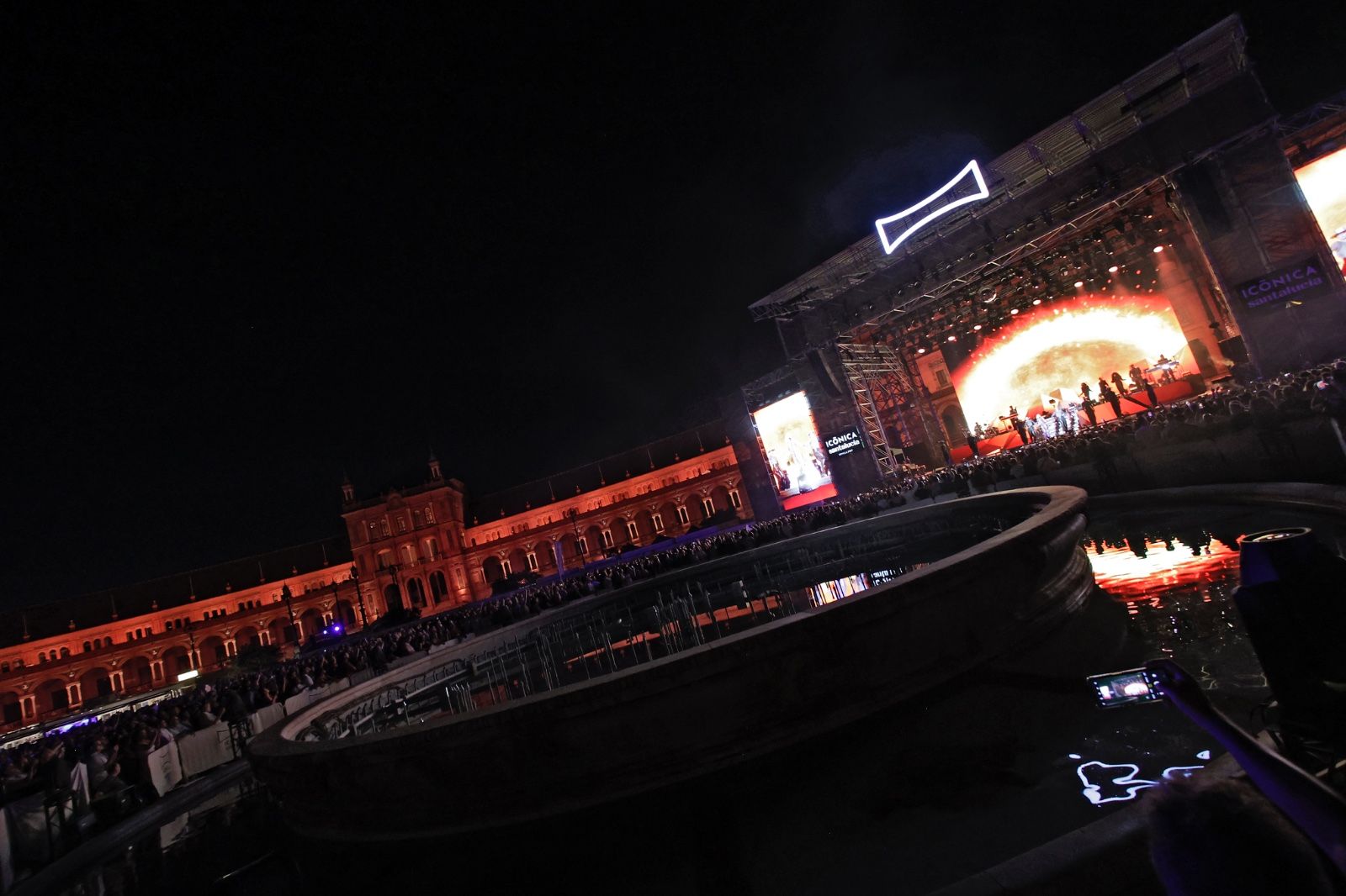 La actriz australiana Kylie Minogue hizo bailar a toda la Plaza de España 