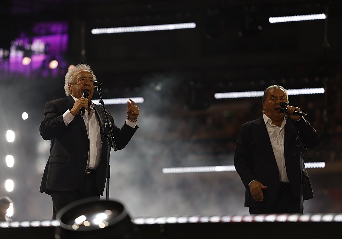 Los del Río, durante su concierto en La Velada del Año 5 en Sevilla