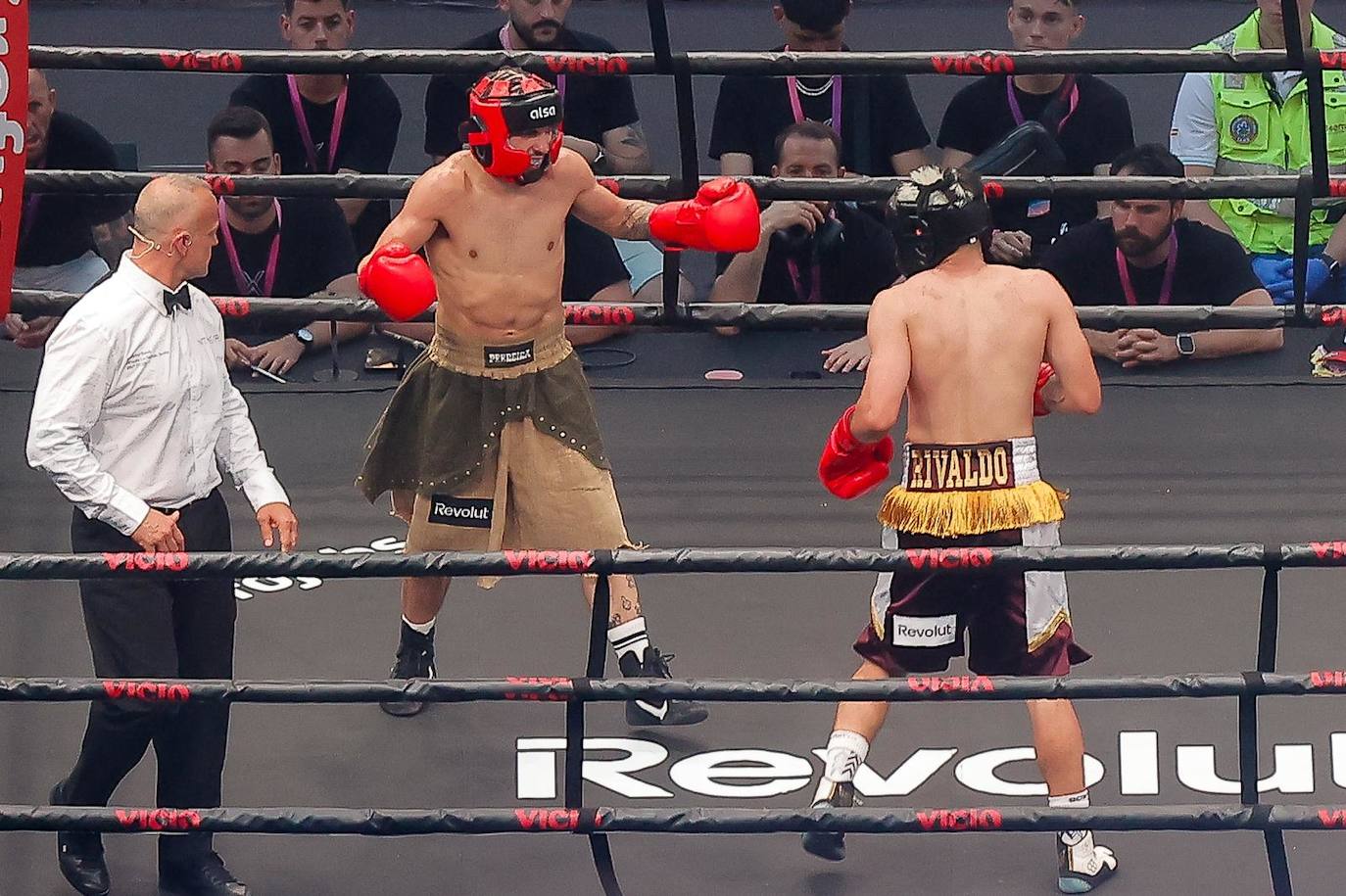 Pereira7, y el influencer y creador de contenido, Rivaldios en el primer combate de 'La Velada del Año 5' en el Estadio de la Cartuja