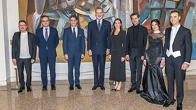 Leonor Bonilla, segunda por la derecha, junto a los Reyes, en el concierto de las víctimas del terrorismo