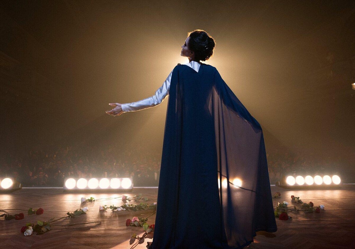 Angelina Jolie interpretando a Maria Callas