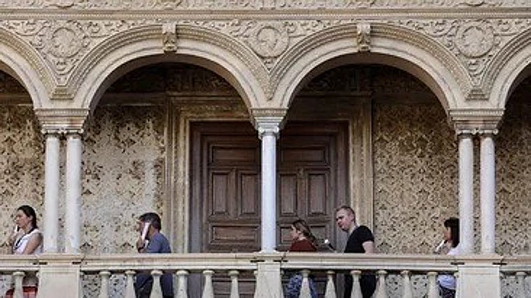 Visitantes en el Real Alcázar de Sevilla