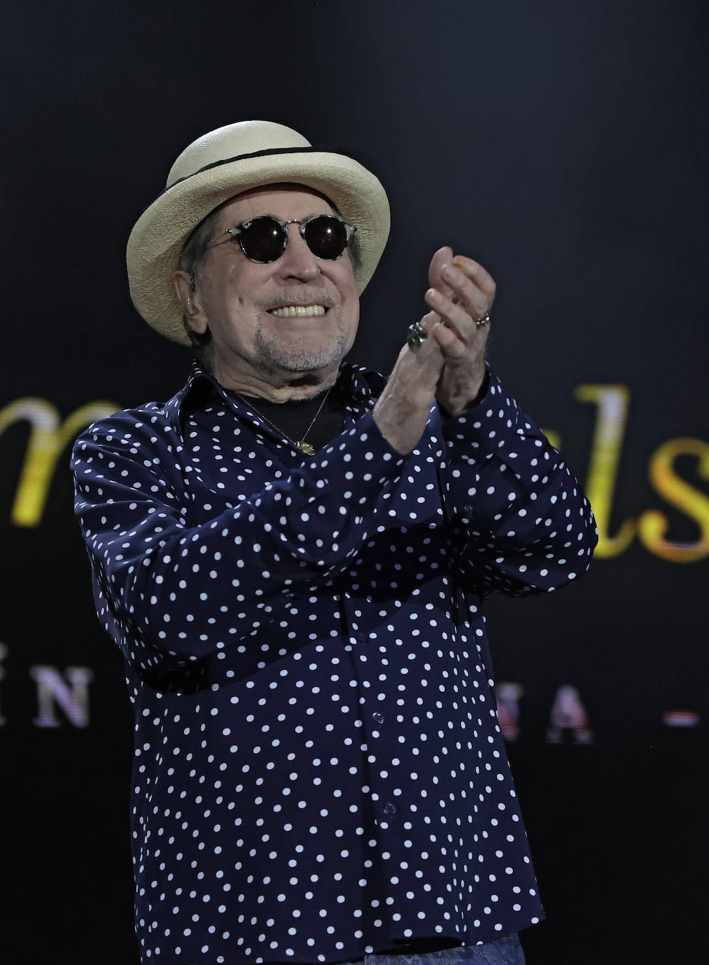 Joaquín Sabina recibió durante todo el concierto el cariño del público de la Maestranza