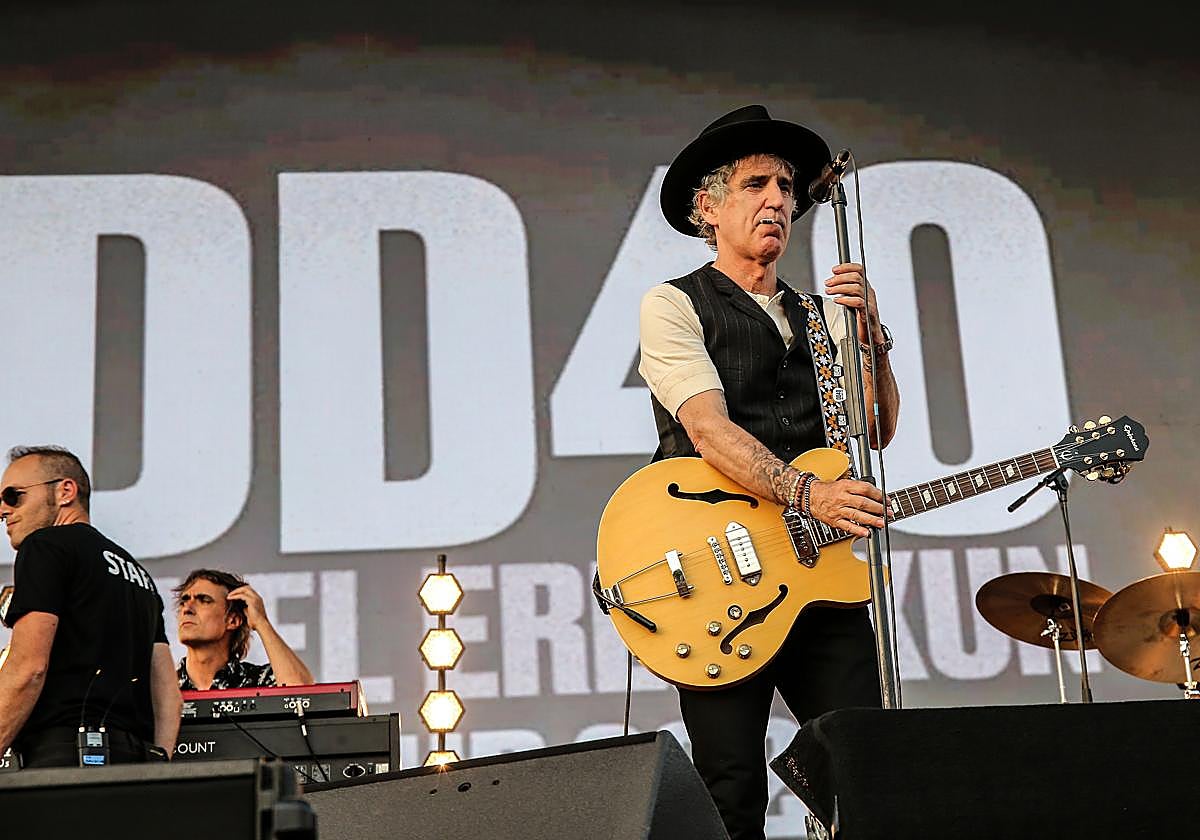 Duncan Dhu cantando en directo