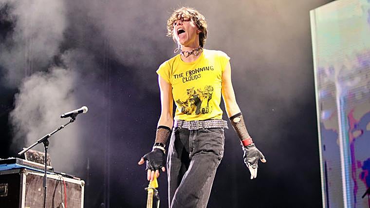 La actuación de julia de arco en el CAAC