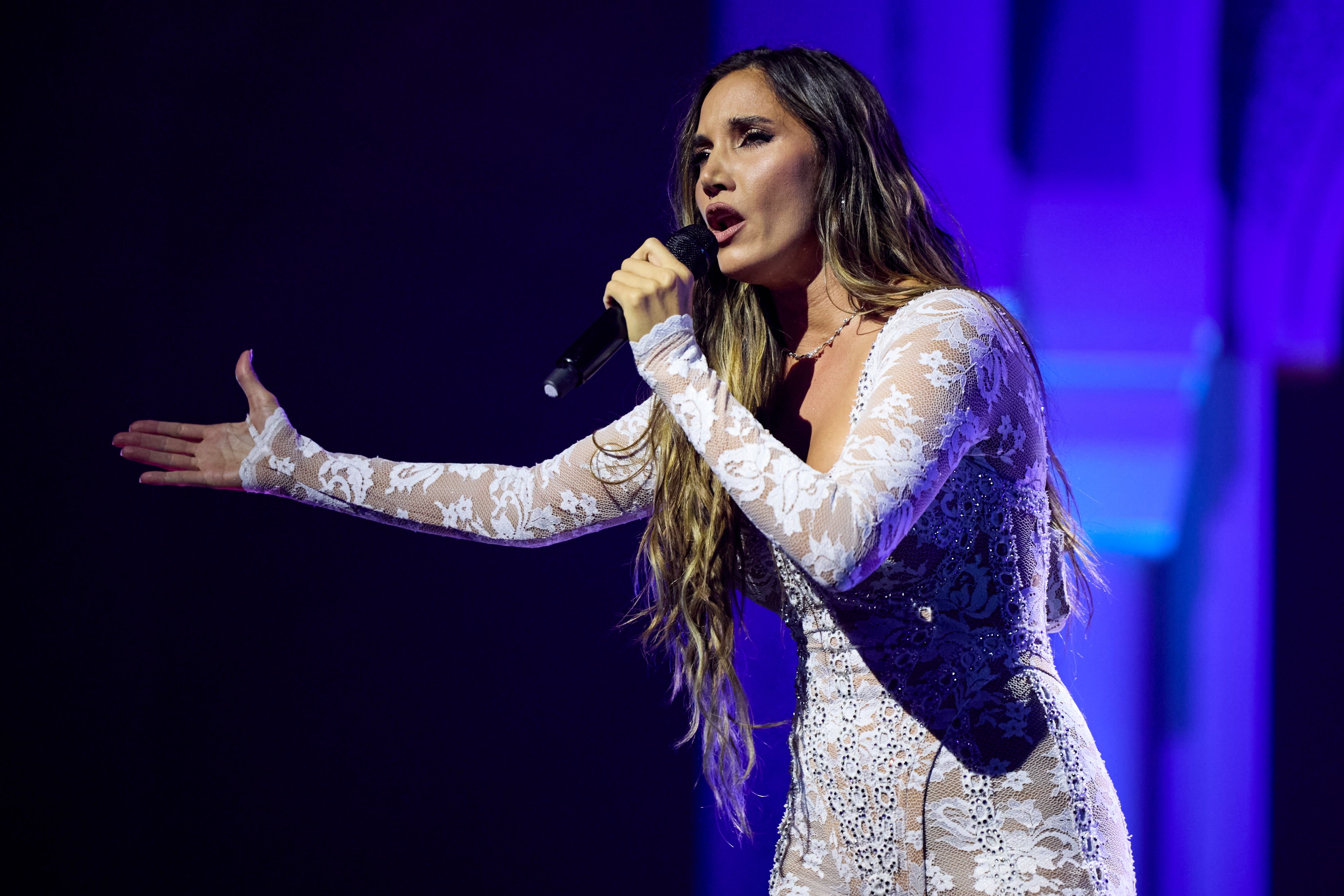 India Martínez cantando en la ceremonia