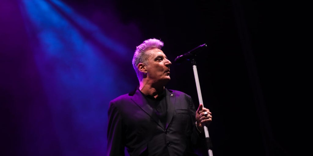 Loquillo sigue haciendo leyenda en Sevilla con su rock de todo corazón