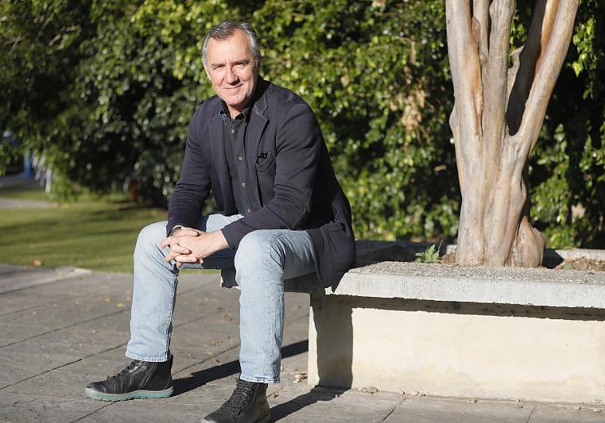 Paco Pérez Valencia presenta una exposición retrospectiva en la sala Atín Aya