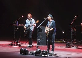 El viaje de Los Secretos que elevó a Sevilla a noche para el recuerdo