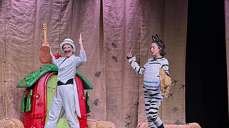 En esta propuesta enfocada a los más pequeños de la casa el objetivo es encontrar las rayas de la cebra Camila