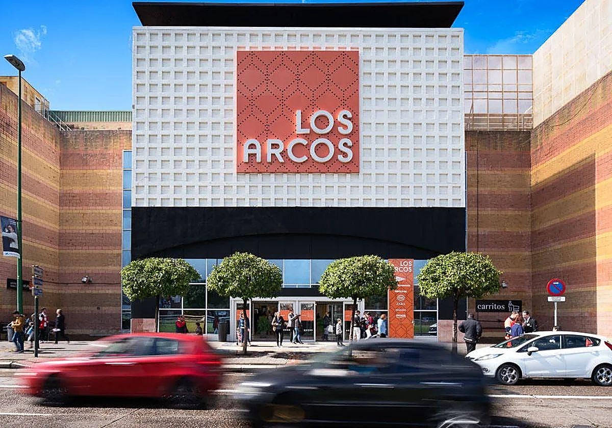 Exterior del centro comercial Los Arcos