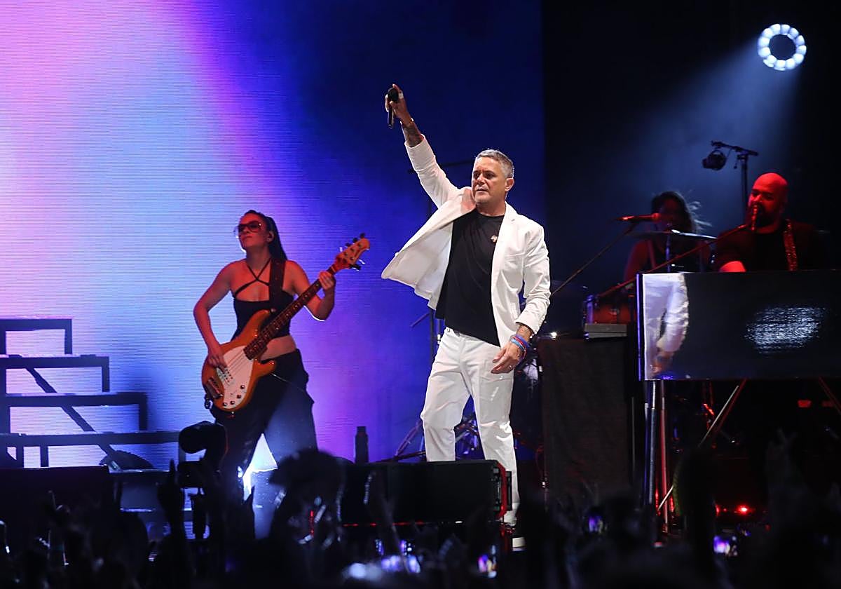 Alejandro Sanz durante uno de sus últimos conciertos en Sevilla