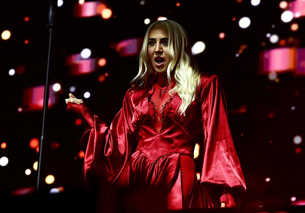 Mónica Naranjo abrió en Sevilla la gira que celebra sus treinta años de carrera