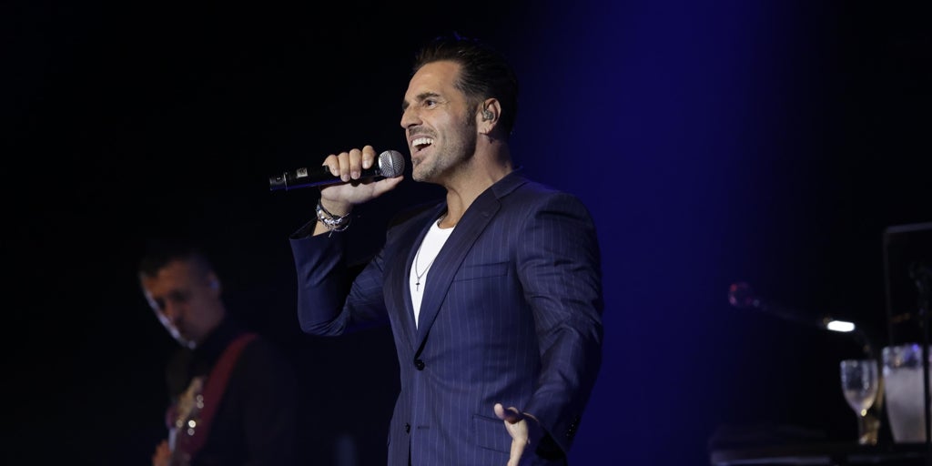 David Bustamante regala a Sevilla una noche de éxitos y mucha energía