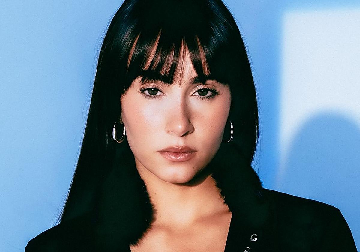 La cantante Aitana anunciando su próxima gira Cuarto Azul World Tour