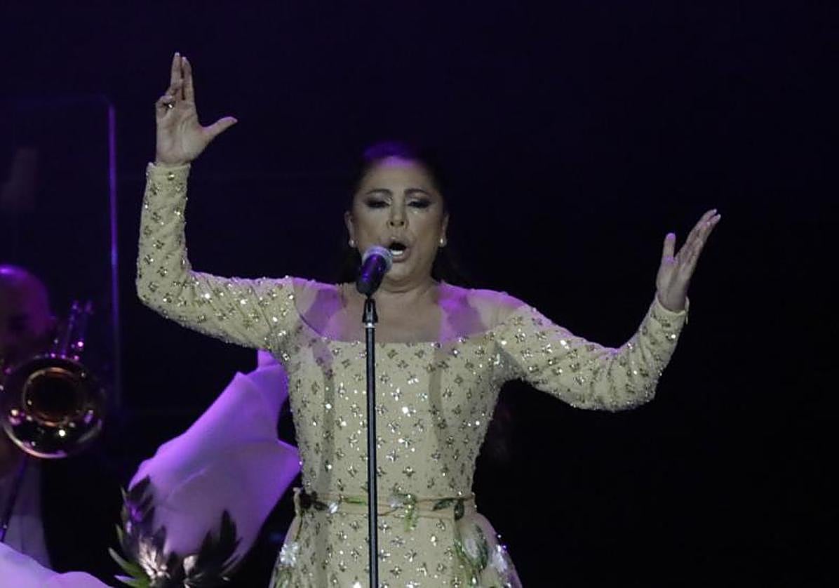 Isabel Pantoja, en un concierto en Sevilla