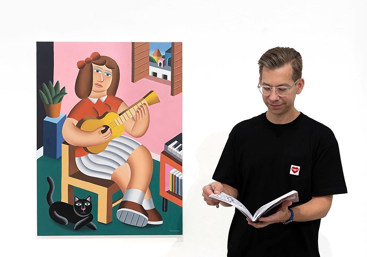 Andy Rementer ante una de sus obras en la galería Delimbo de Sevilla