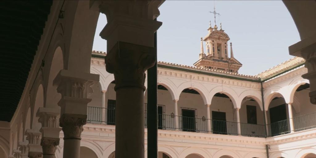 Este convento de Sevilla esconde una tienda con dulces centenarios y vistas secretas