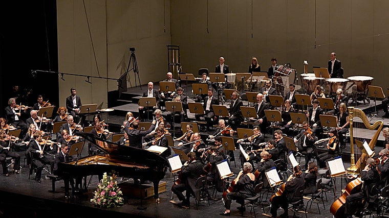 Dmitri Shishkin (piano). y Álvaro Albiach (dirección)