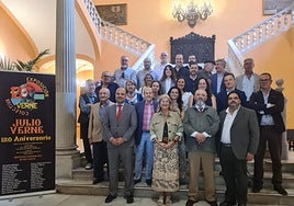 El universo creativo de Julio Verne llega al Ayuntamiento de Sevilla a través de una exposición