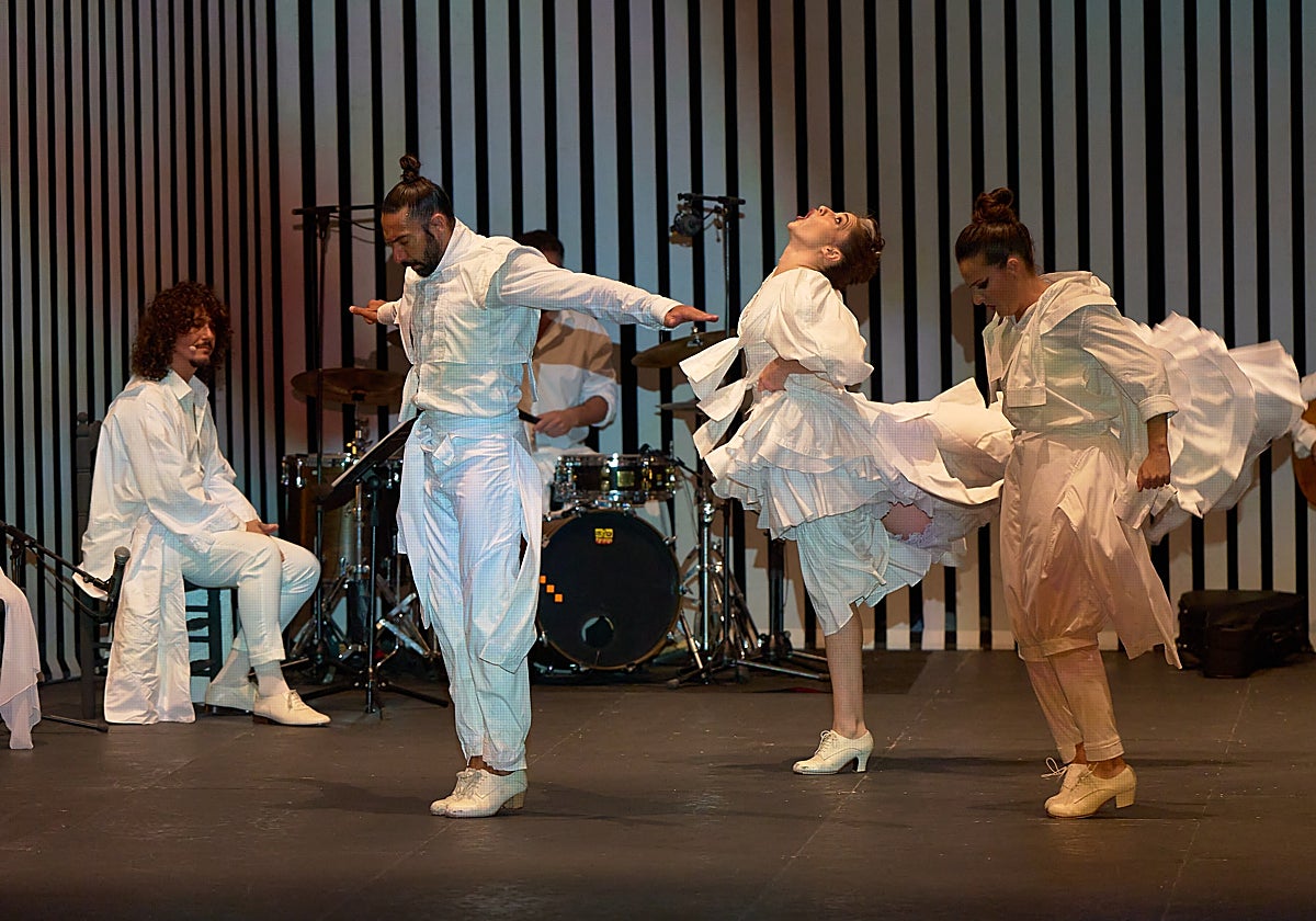 'Debajo de los pies' del gaditano Eduardo Guerrero y estrenada en Sevilla en el teatro de la Maestranza